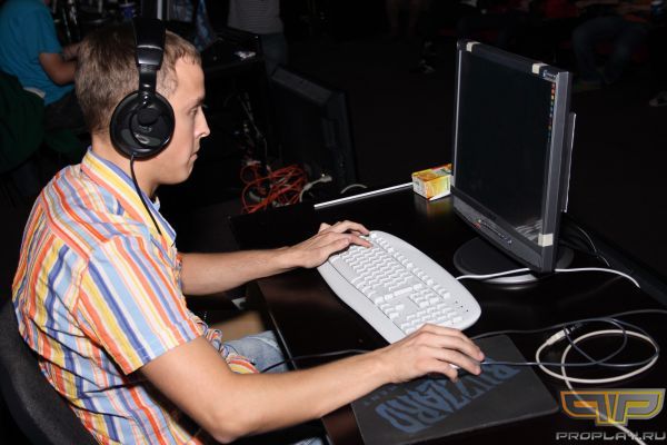 Izixhidi играет на понтовом ковре от Blizzard