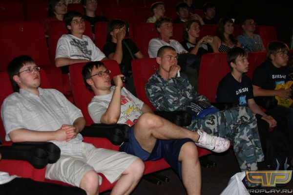 МастерШоу комментировал финальную игру FIFA прямо с первого ряда.