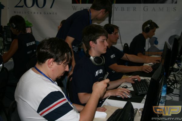 Менеджер A-Gaming успевал 