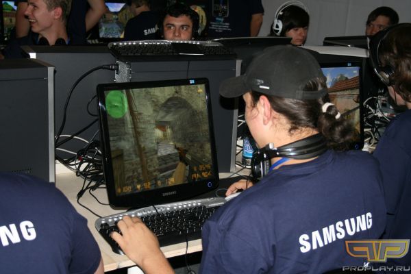 3000$ улыбаются, радуются победе, в то время как Spektr.su стреляется на de_inferno