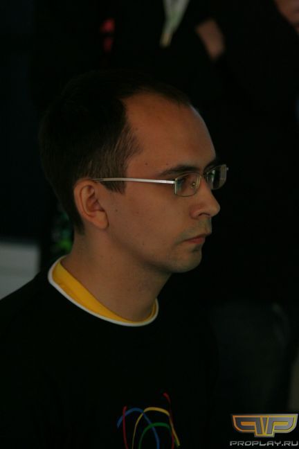Alexx играет против румына